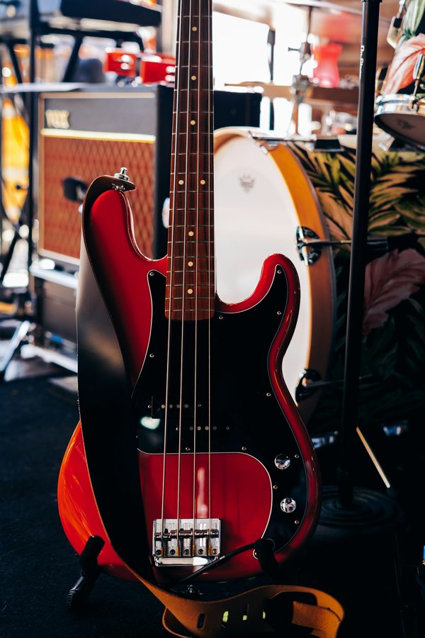 Bass guitar