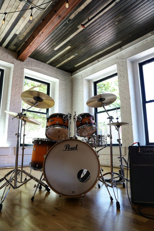 Acoustic drum kit
